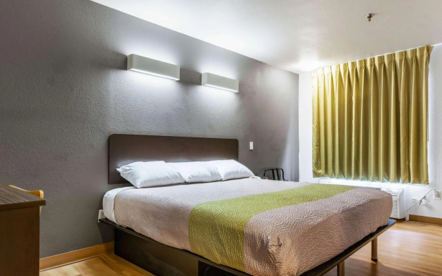 Motel 6 Alexandria, LA - South