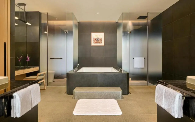 Secan Hotel Qingdao, Curio Collection By Hilton