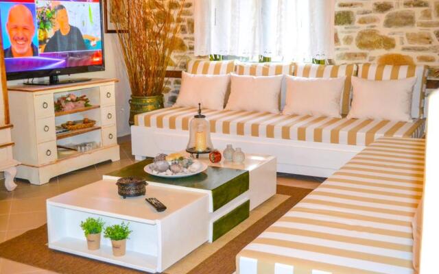 Nikos Stone House 80m from the beach with wifi
