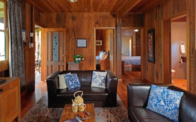 Cedar Creek Cottages – Guest Rooms – Sweetmans Creek