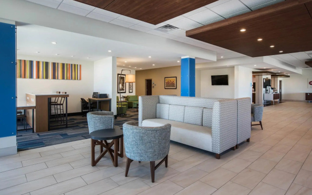 Holiday Inn Express & Suites Ludington by IHG