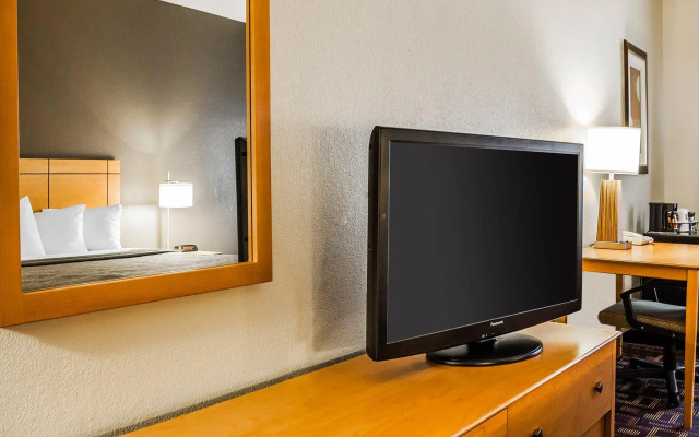 Quality Inn & Suites Des Moines Airport