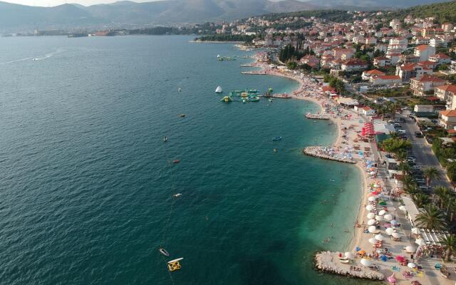Apartment Matea 220m From the Beach