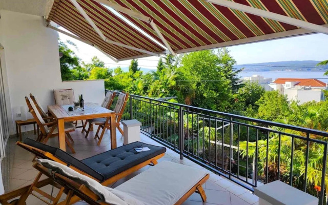 Bright and Spacious Stay With Private Parking in Crikvenica