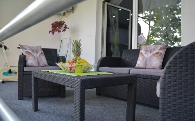 Green-beautiful Modern Apt. With Balcony & Garden