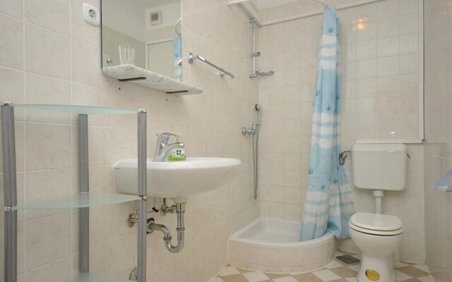 Amazing Apartment in Pucisca With 1 Bedrooms and Wifi