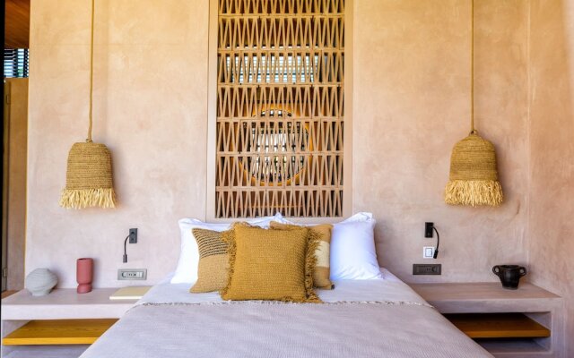 Birdcage 33 Hotel