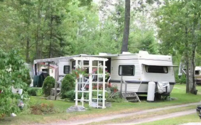 Jell-E-Bean Campground and Trailers