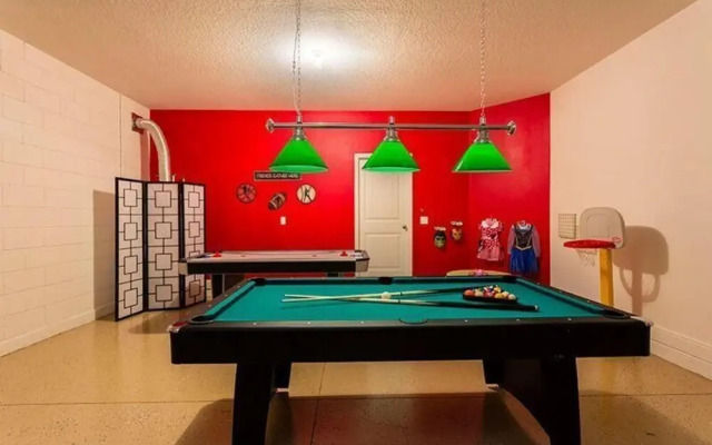 4221 Oakview Drive 6 Bedroom Home