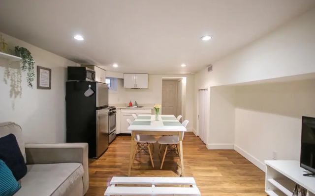 Leslieville Cozy & Bright Apt in Trendy Beaches