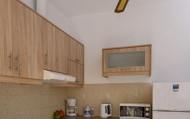 Nikos Hotel