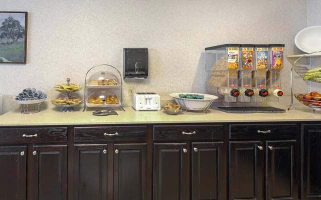 Travelodge by Wyndham Lynchburg