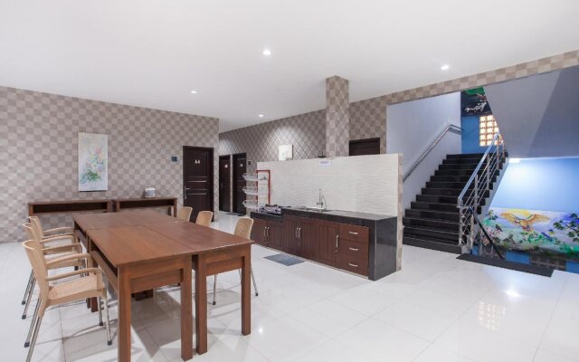 RedDoorz near Universitas Wijaya Kusuma