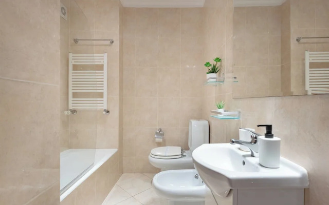 Espinho Retreat with Balcony