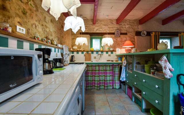 Cosy holiday home with terrace and garden near Quimperlé.