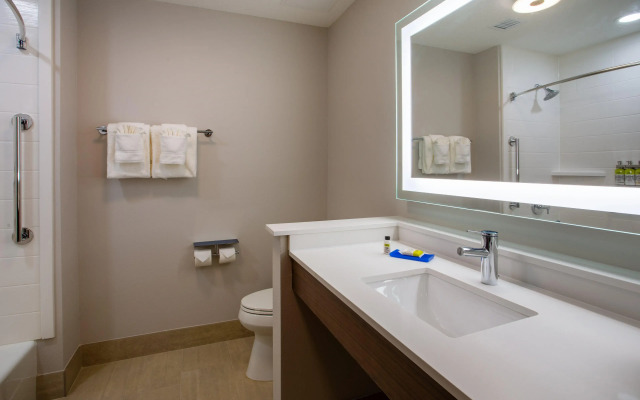 Holiday Inn Express And Suites Deland South by IHG