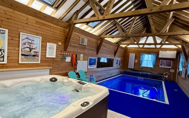 1 Bed Cabin-sleeps 2, Hot Tub, Garden, Pets, Views