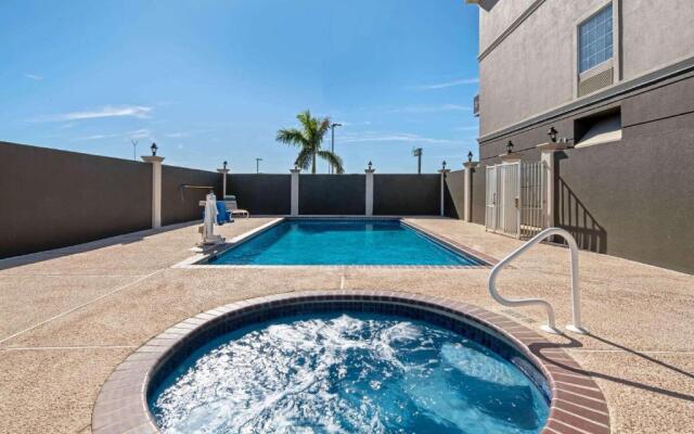 La Quinta by Wyndham Mercedes