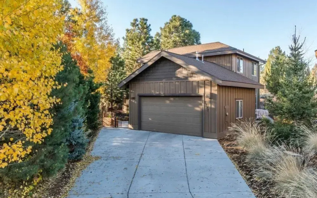 Skyliner Trails 3 Bedroom Home by RedAwning