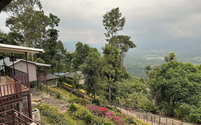 Hilltop Munnar by Fracspace