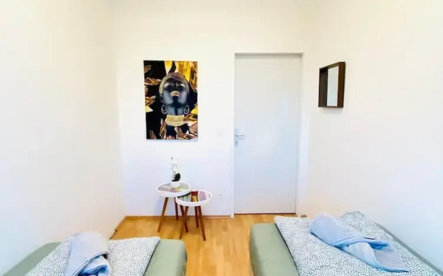 Rooms in Cozy 4BR Shared Apt Central