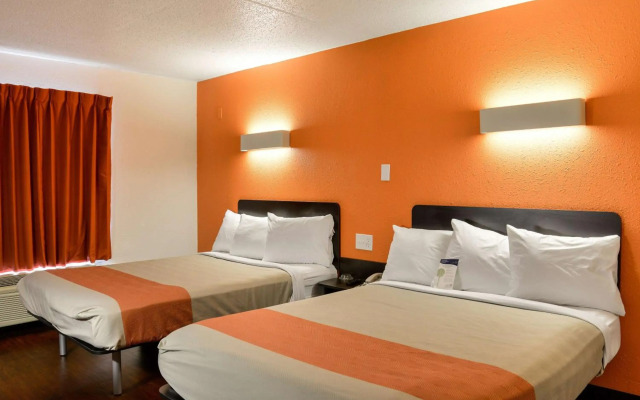 Motel 6 Toledo, OH