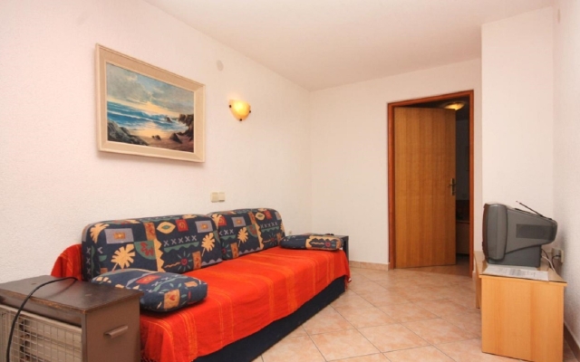 Apartment Luka - with parking; A1 Vrbnik, Island Krk