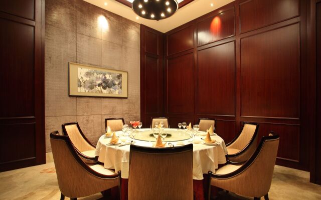 Noble Crown Hotel