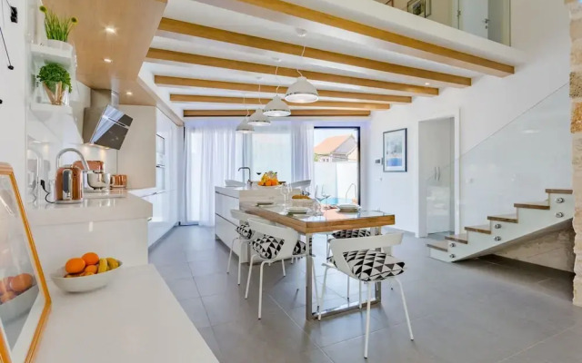Villa Stone Pearl - Two Bedroom Holiday House With Pool