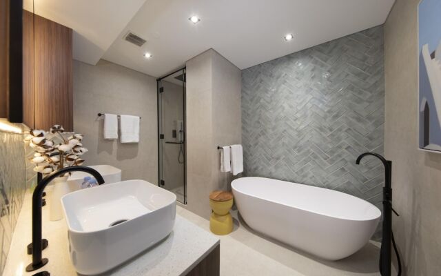 Fountain View Signature Residence With Terrace 135 SQM