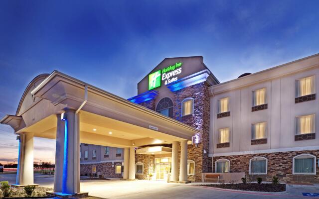 Holiday Inn Express & Suites Dallas Southwest-Cedar Hill