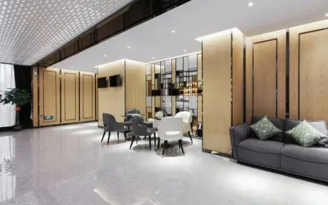 Couple Expert Boutique Hotel (Dongmen Old Street Station)