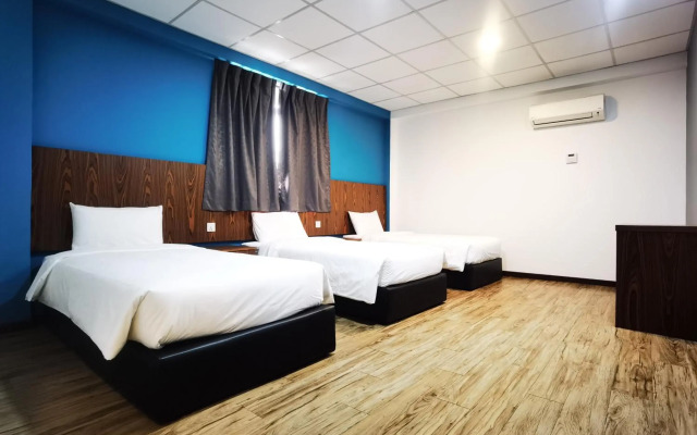 3-Plus Hotel