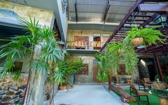 YOLO Chic House