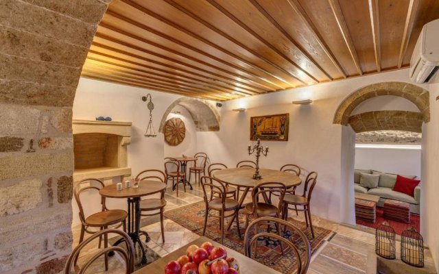 Malvasia Traditional Hotel