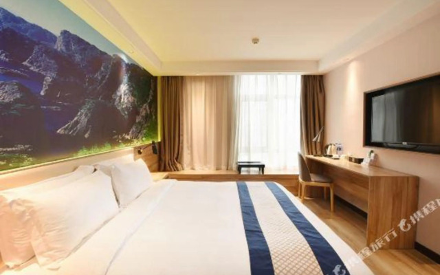Super 8 (North Of Yihuan Mengcheng Road)