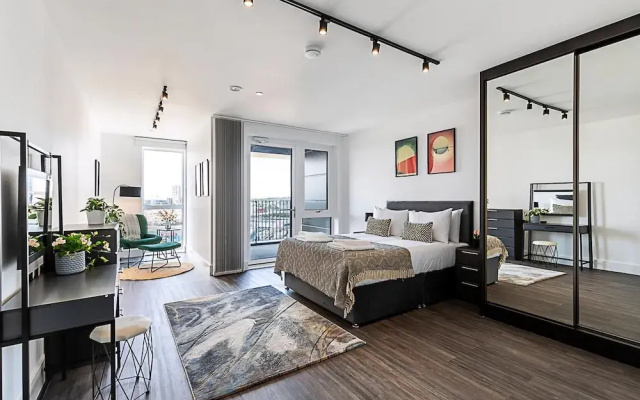 Sky-high Apartment With Modern Decor