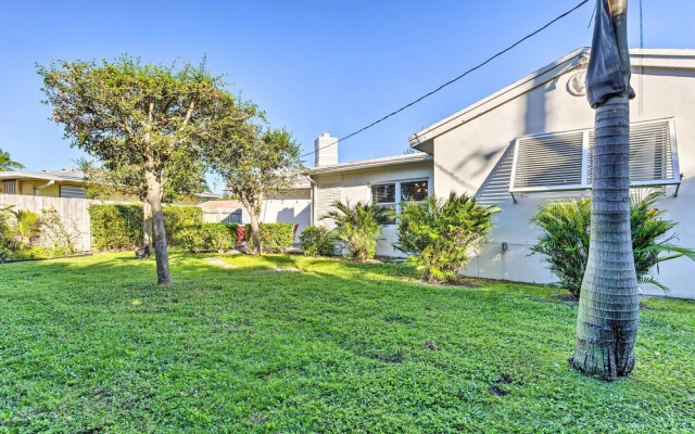 Bright Boynton Beach Getaway w/ Patio!