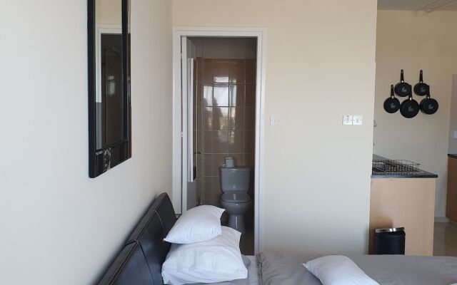 Studio/scenic Views/pool/air Con/near Attractions