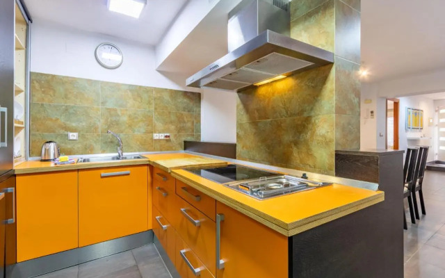Alhondiga Oasis Suite by Valcambre