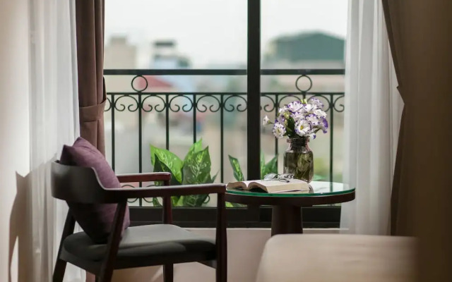 Commencer Hotel