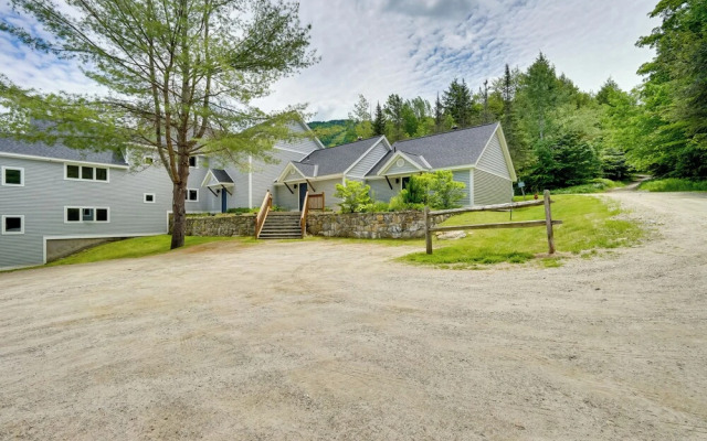 Ski-in/ski-out Magic Mountain Condo w/ Deck!