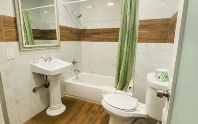 Casa Blanca Inn & Suites