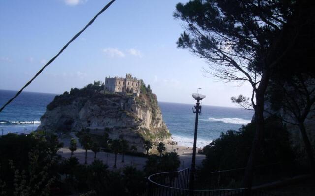 Camera Nella Roccia