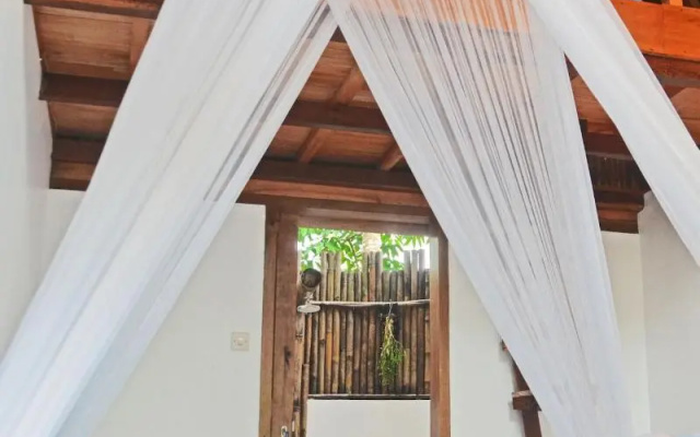 Lagoona Beach Bungalows – Guest Rooms – Batukaras