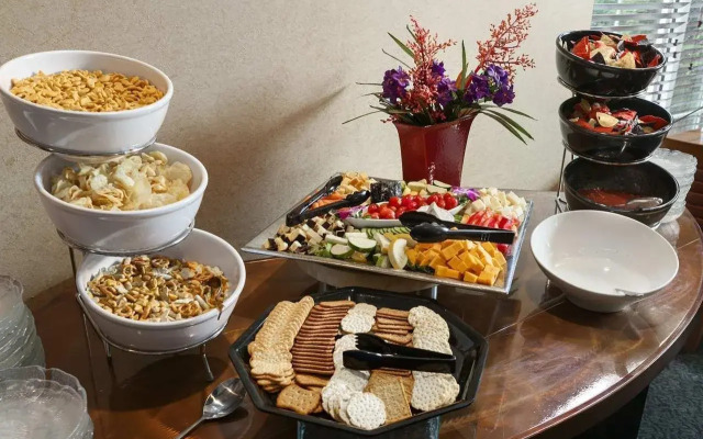 Embassy Suites by Hilton Cleveland Rockside