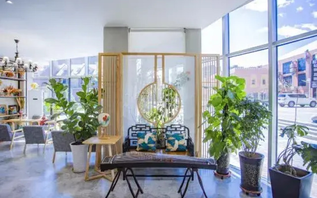 Twenty Rooms Art Hotel