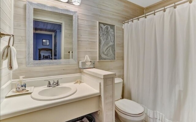 Sand Dollar Ocean View Condo With Salt Water Pool and Private Walkway to Beach by Redawning