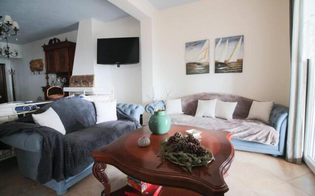 Blue Balcony/SkyView in Tinos - 3BR Home in Arnados