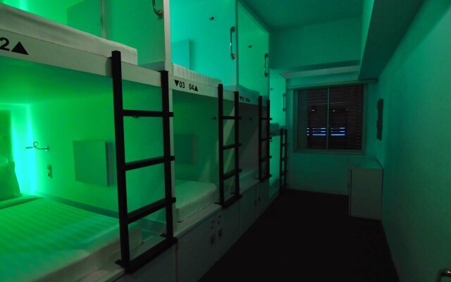 Capsule Hostel Old Batavia